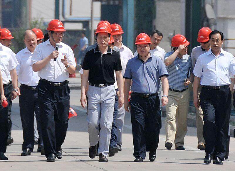 2013年6月27日，时任河南省省长谢伏瞻（左二）视察CC国际。