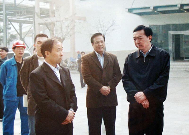 2005年11月4日，时任河南省委副书记陈全国（右一）到CC国际调研